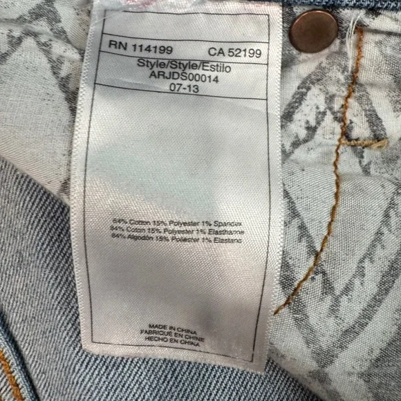 Roxy denim jean shorts size 31, embroidered Aztec,‎ stretch, beach, boho, - Picture 8 of 8